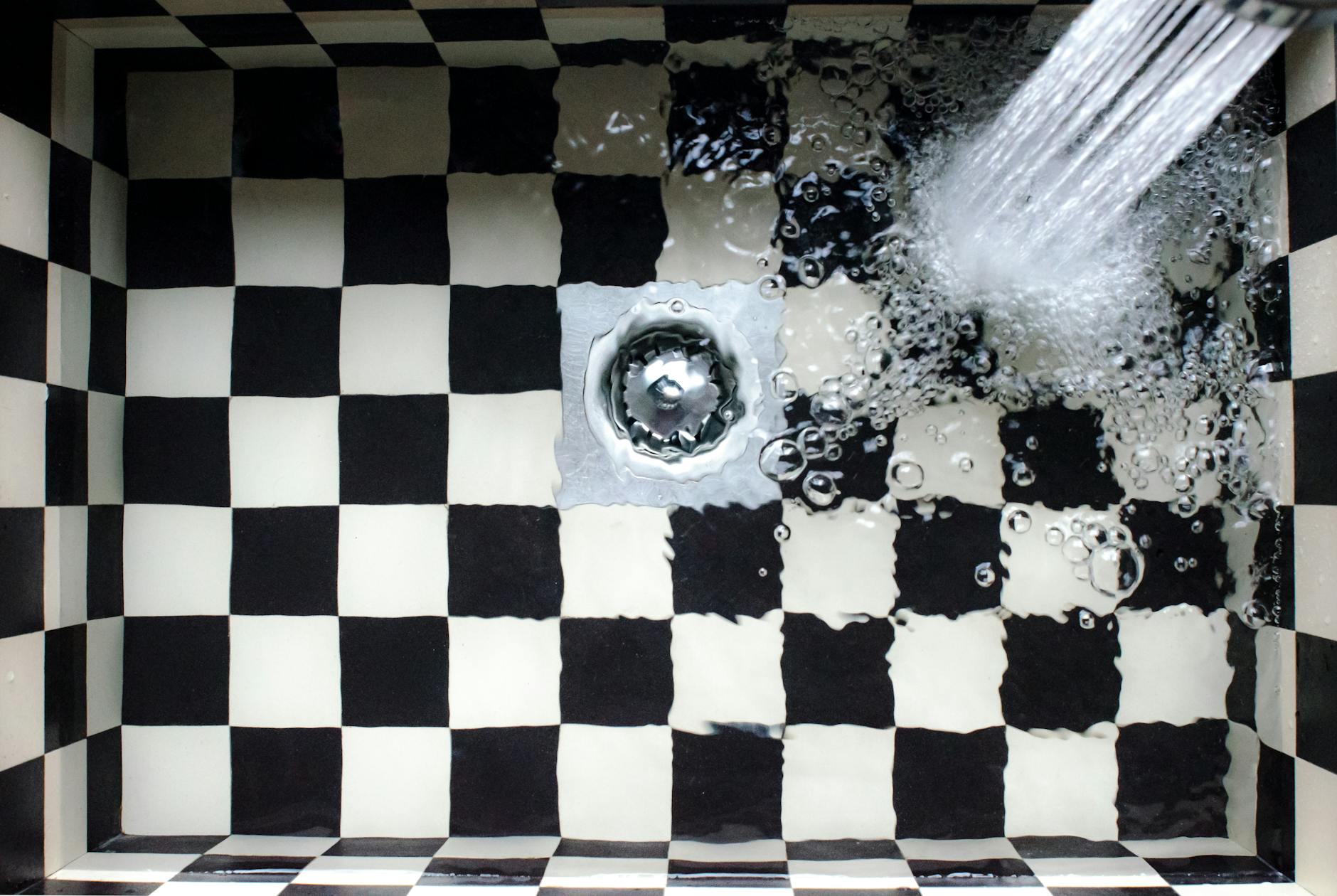drain cleaning technician in Dallas Texas quoting a job